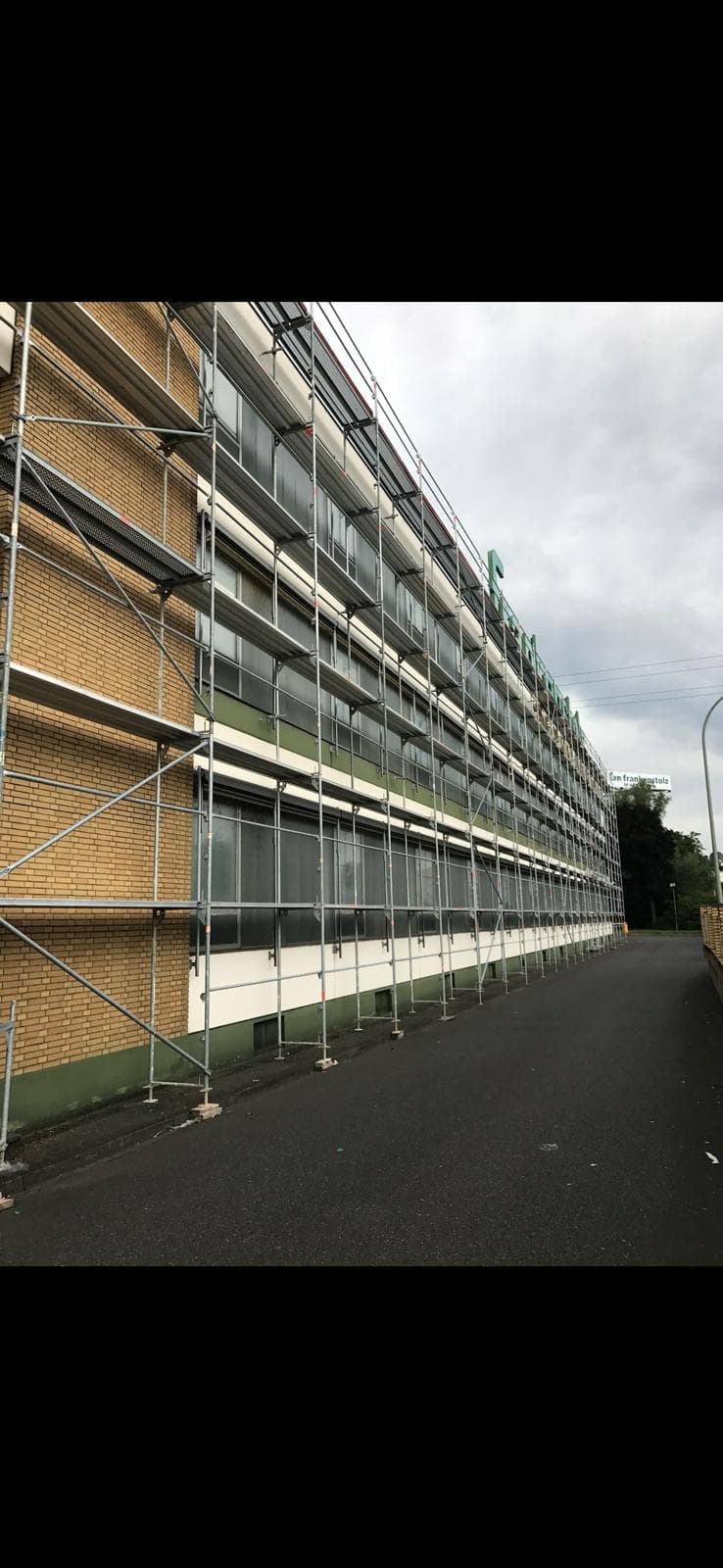 Gerüstbau am Frankenstolz Matratzengeschäft in Mainaschaff