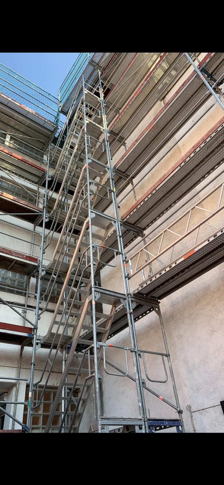 Gerüstbau an einer Wohnanlage in Aschaffenburg