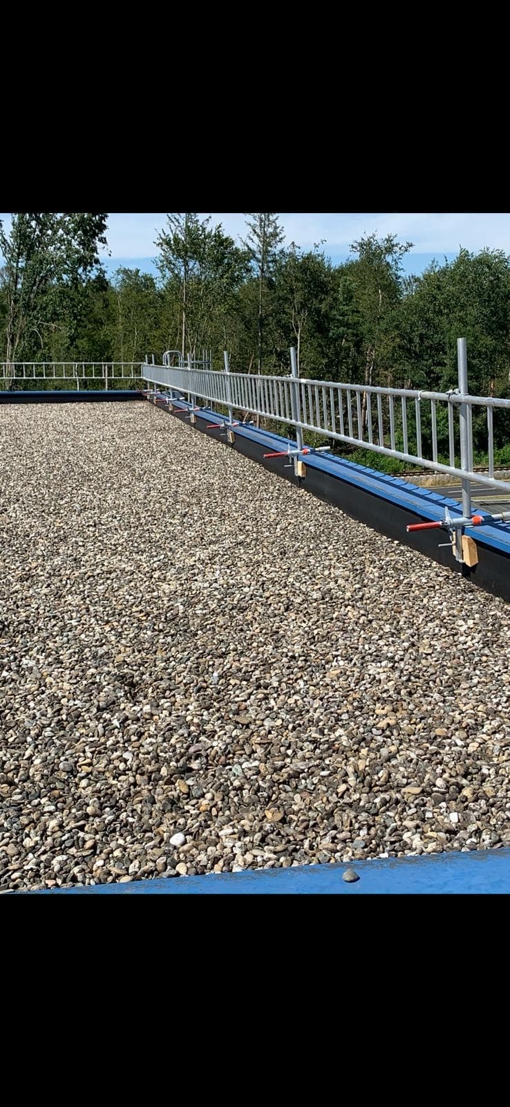 Flachdachgeländer mit Attikazwingen bei Heinrich Kopp GmbH in Kahl am Main